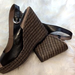 Beautiful summer platform strappy sandals from BOC. Gorgeous! Looks brand new.